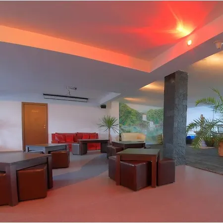 Hotel Sara Grand